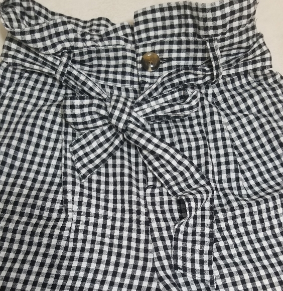 Who what wear, high waist short, size   2, colors black and white - Picture 6 of 11